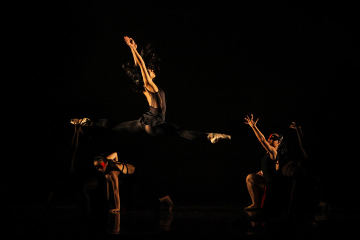 Kelompok tari Namarina Dance Academy menampilkan Tari berjudul Ruang Jiwa dalam acara bertajuk 