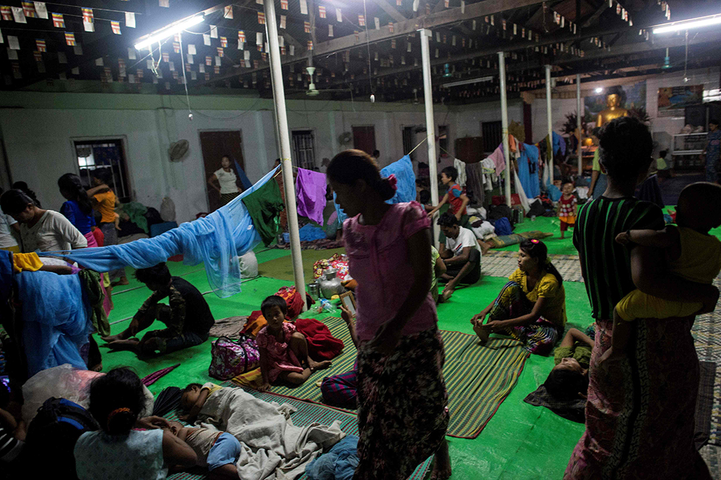 Ribuan warga sipil Rohingya terpaksa melarikan diri ke Bangladesh, untuk menghindari bentrokan itu. Namun otoritas Bangladesh melarang mereka masuk ke wilayahnya.