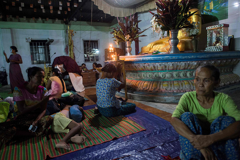 Sedikitnya 110 orang, termasuk 11 pejabat setempat, dipastikan tewas dalam bentrokan itu.
