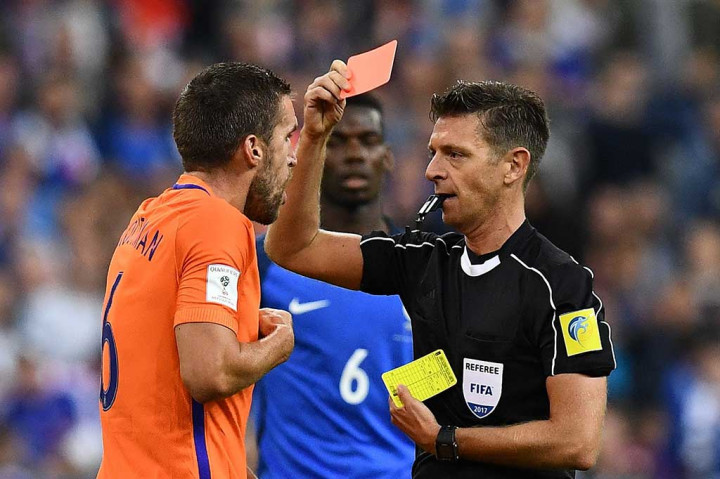 Belanda, yang kesulitan menciptakan peluang, harus bermain dengan 10 orang sejak menit ke-62 setelah gelandang Kevin Strootman diusir keluar lapangan setelah menerima kartu kuning kedua.