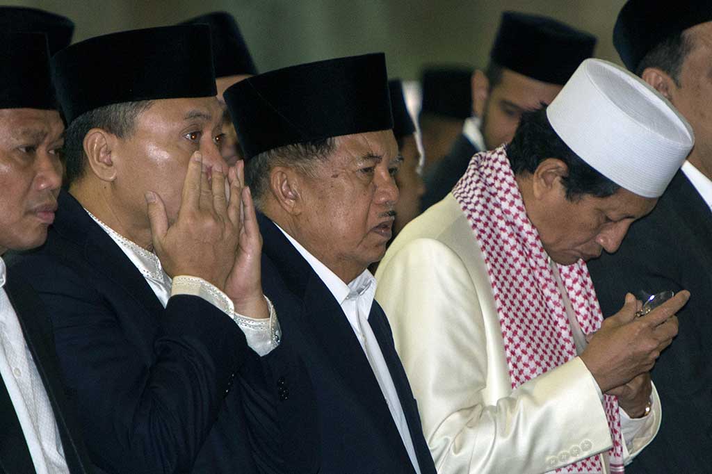 Wapres didampingi Imam Besar Masjid Istiqlal Nasaruddin Umar bersiap melaksanakan Salat Iduladha.
