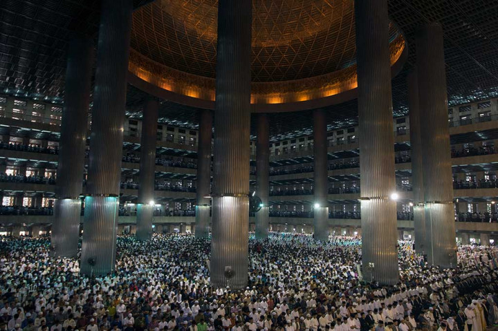 Ribuan umat muslim melaksanakan Salat Iduladha 1438 H di Masjid Istiqlal.