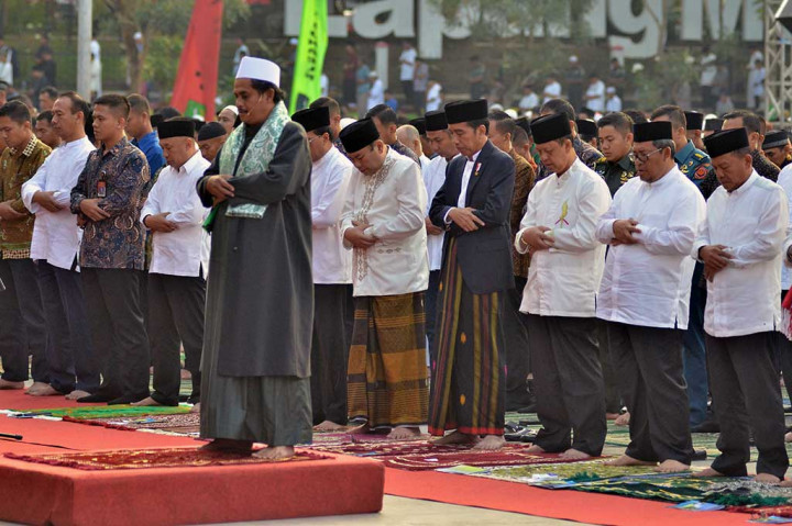 Sebelumnya, Presiden Jokowi melaksanakan Salat Iduladha di Lapangan Merdeka, Kota Sukabumi. Bertindak sebagai imam KH Mahfud Ghozali dan khotib Prof Dr KH Deddy Ismatullah Mahdi.