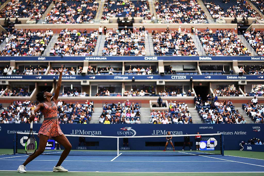 Mendapat dukungan dari para penonton di Stadion Arthur Ashe, Venus Williams, yang memenangi dua gelar di Flushing Meadows pada 2000 dan 2001, tampil penuh percaya diri dan berhasil mendikte lawannya.