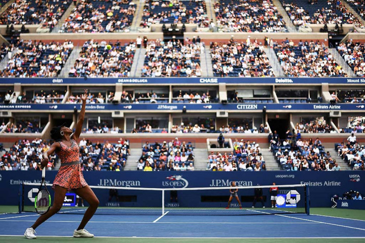 Mendapat dukungan dari para penonton di Stadion Arthur Ashe, Venus Williams, yang memenangi dua gelar di Flushing Meadows pada 2000 dan 2001, tampil penuh percaya diri dan berhasil mendikte lawannya.