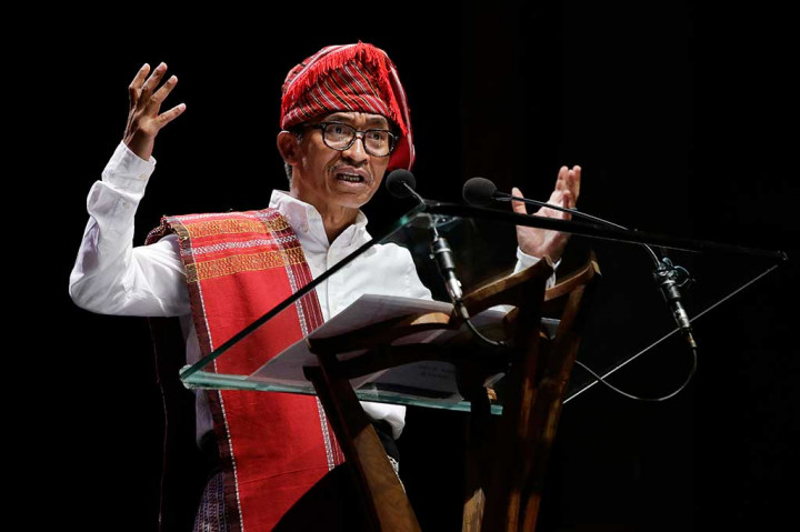 Abdon berhasil memperoleh penghargaan bergengsi atas pengabdiannya menyuarakan hak-hak masyarakan adat di Indonesia. AP/Aaron Favila