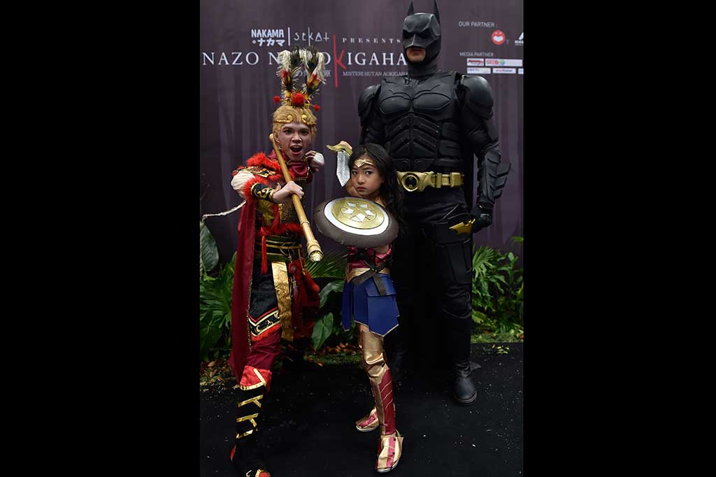 Peserta Cosplay berpose saat Nakama Festival 2017 di Ancol, Jakarta.
