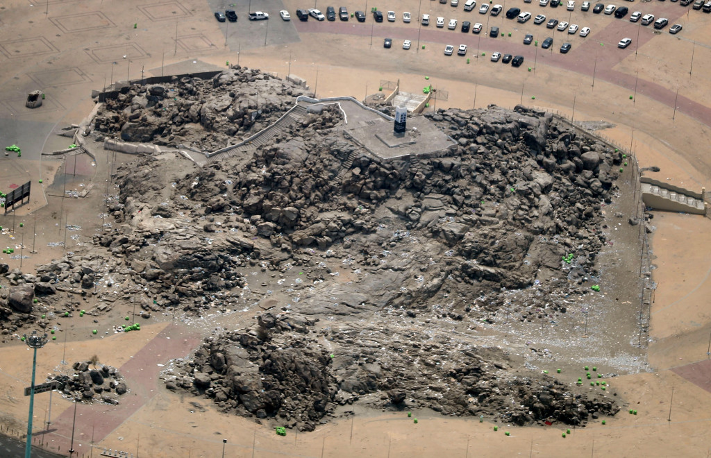 Jabal Rahma adalah bukit batu di tengah padang Arafah. Situs ini selalu diziarahi jemaah haji dan umroh walau tidak pernah diwajibkan dan tidak pula disunnahkan Nabi Muhammad SAW.