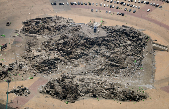 Jabal Rahma adalah bukit batu di tengah padang Arafah. Situs ini selalu diziarahi jemaah haji dan umroh walau tidak pernah diwajibkan dan tidak pula disunnahkan Nabi Muhammad SAW.