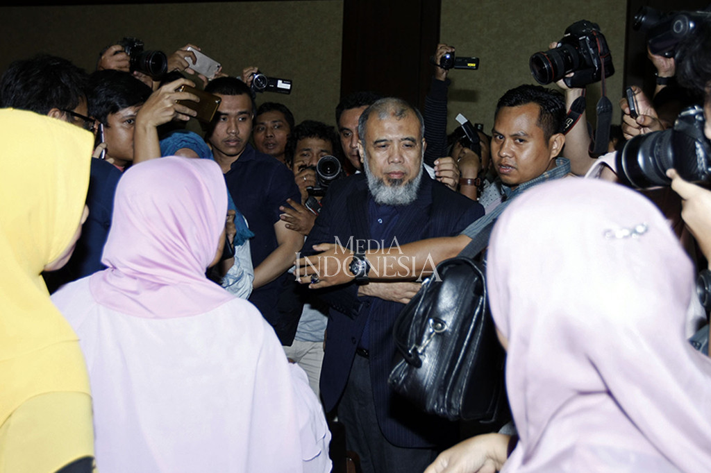 Putusan tersebut lebih rendah dari tuntutan jaksa penuntut umum 12,5 tahun penjara ditambah denda Rp500 juta subsider enam bulan kurungan. 
