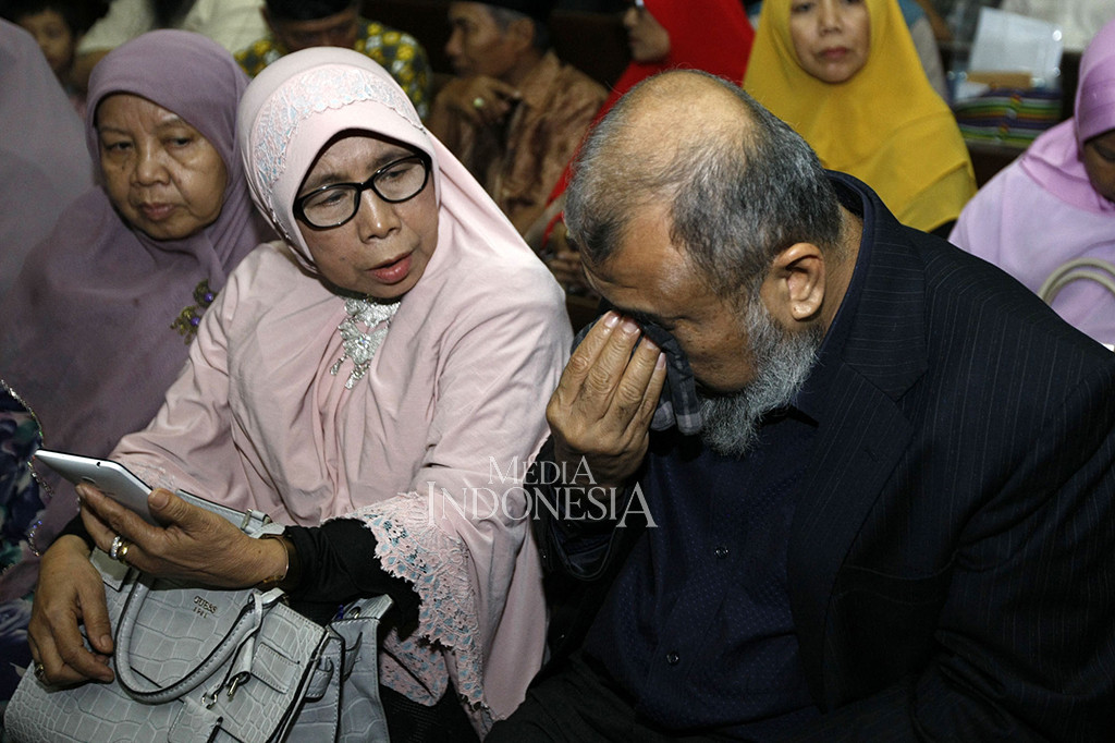 Patrialis terbukti menerima suap sebesar 10 ribu dolar AS untuk mempengaruhi putusan uji materi UU Peternakan dan Kesehatan Hewan.