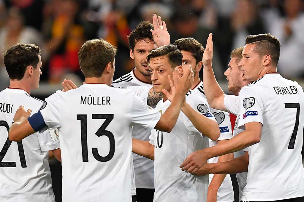 Kemenangan telak Jerman diawali gol Mesut Oezil pada menit ke-10. Menerima umpan Jonas Hector, Oezil meneruskannya dengan tembakan kaki kiri yang gagal diantisipasi kiper Norwegia Almenning Jarstein. 