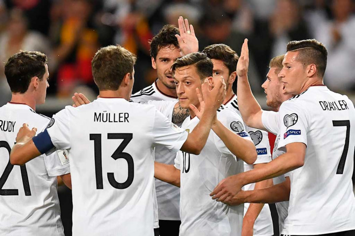 Kemenangan telak Jerman diawali gol Mesut Oezil pada menit ke-10. Menerima umpan Jonas Hector, Oezil meneruskannya dengan tembakan kaki kiri yang gagal diantisipasi kiper Norwegia Almenning Jarstein. 