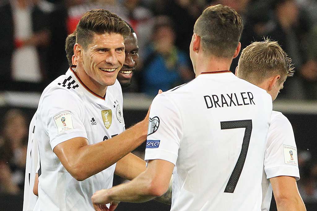 Pemain pengganti Mario Gomez menutup pesta tuan rumah menjadi 6-0 pada menit ke-79.