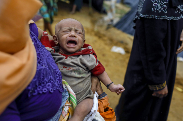 Bayi yang baru lahir ini pun harus ikut mengungsi demi menyelamatkan nyawanya dari krisis kemanusian yang melanda Rakhine. 