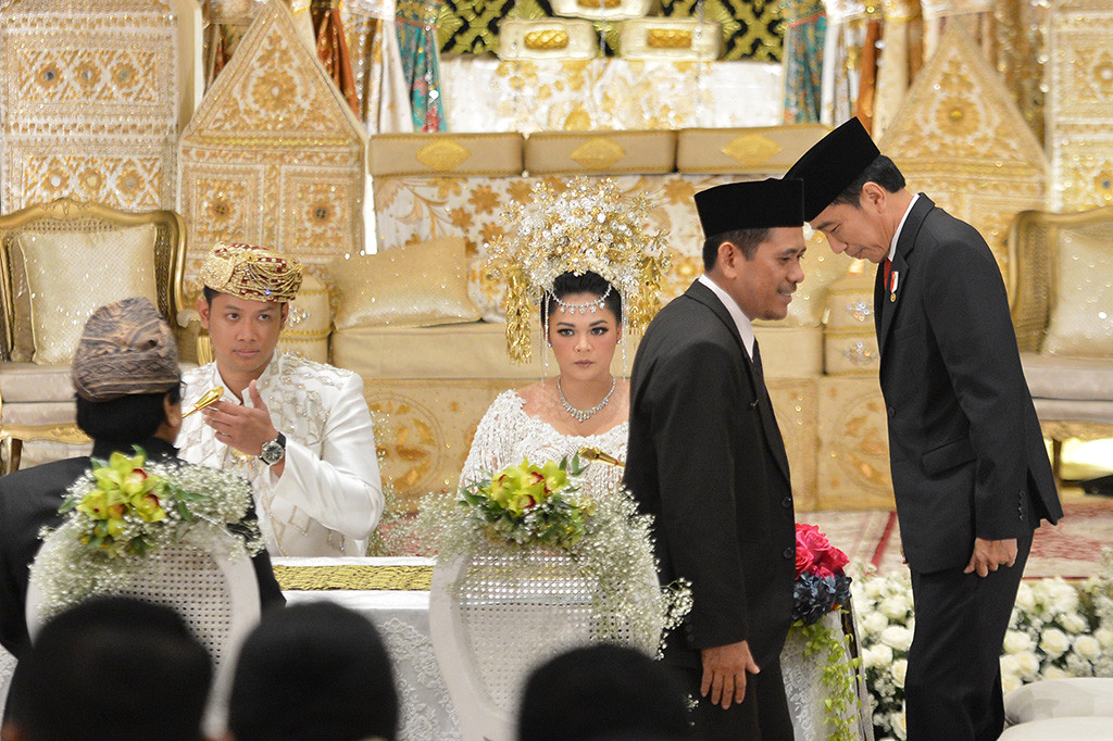 Presiden Joko Widodo dan Wakil Presiden Jusuf Kalla hadir dalam akad nikah putri Ketua DPD, Oesman Sapta Odang (OSO) di kawasan Denpasar, Kuningan, Jakarta Selatan.