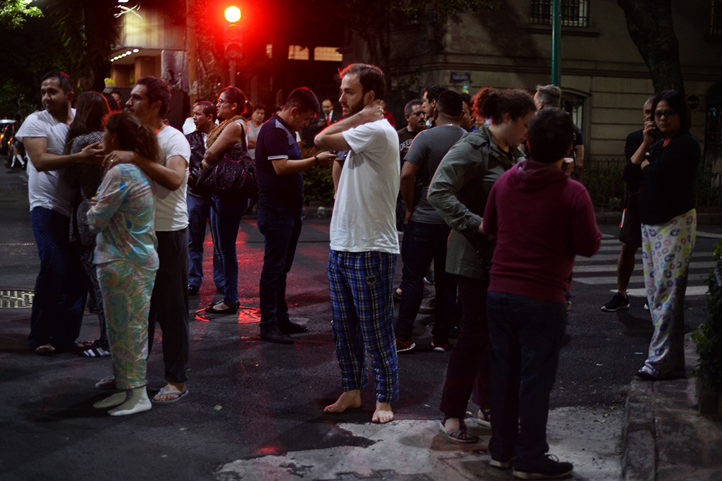 Pusat gempa disebutkan berada sekitar 123 kilometer barat daya kota Pijijiapan, dengan kedalaman 33 kilometer. 
