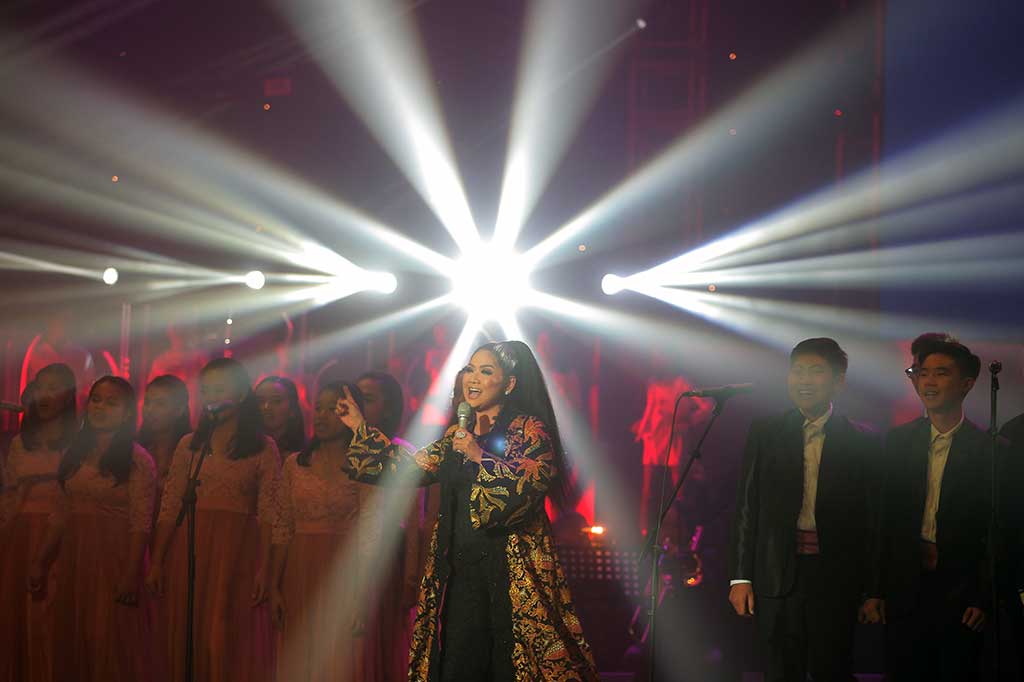 Pada konser tersebut Vina Panduwinta menyanyikan beberapa lagu seperti 'Cinta', 'Kumpul Bocah' dan 'Burung Camar'. 