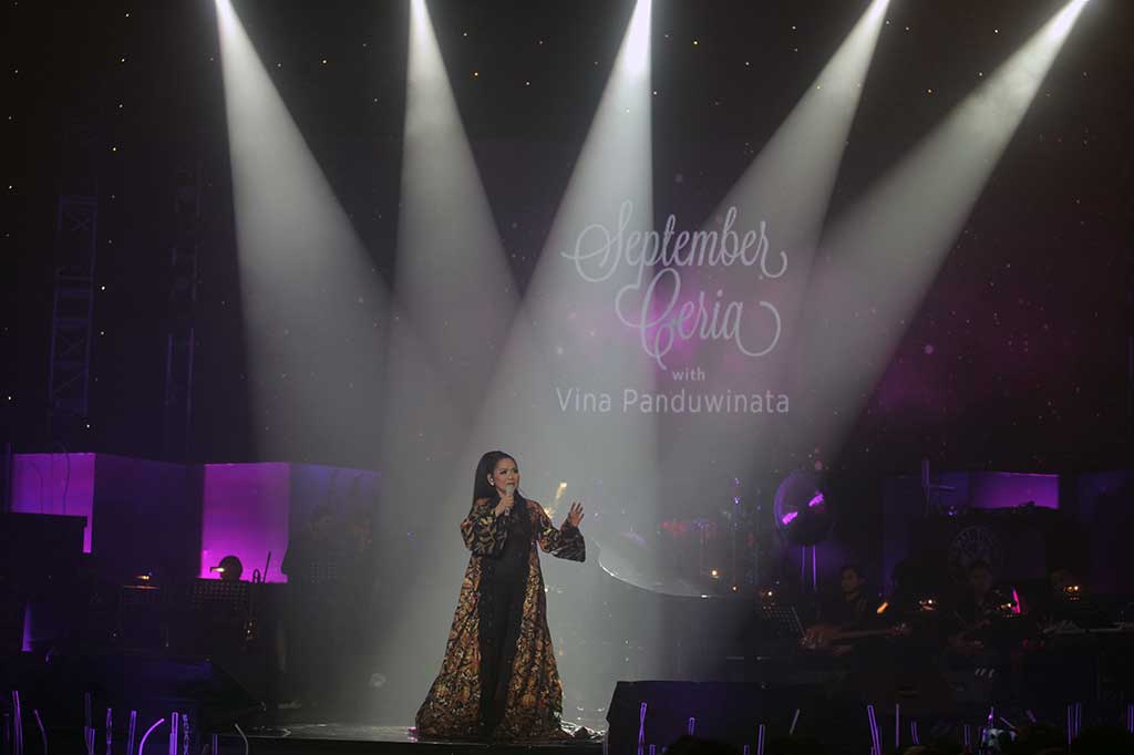 Belasan lagu dibawakan Sang Diva dalam konser tersebut untuk mengobati kerinduan para penggemarnya. 
