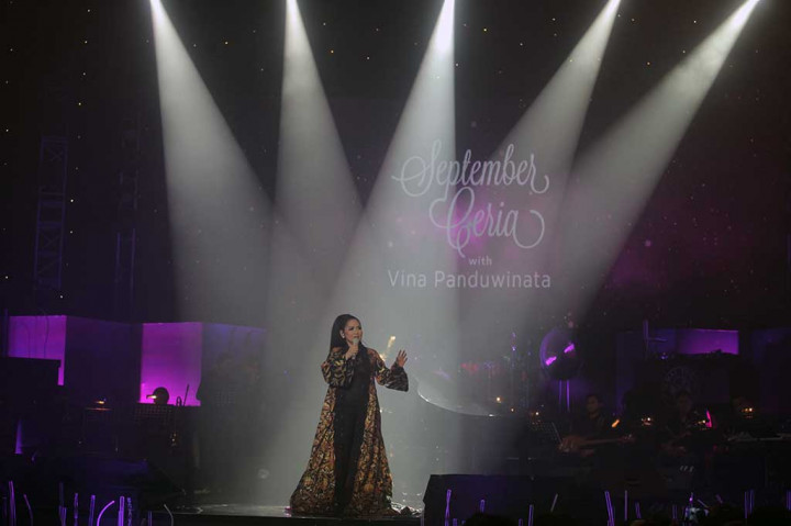 Belasan lagu dibawakan Sang Diva dalam konser tersebut untuk mengobati kerinduan para penggemarnya. 