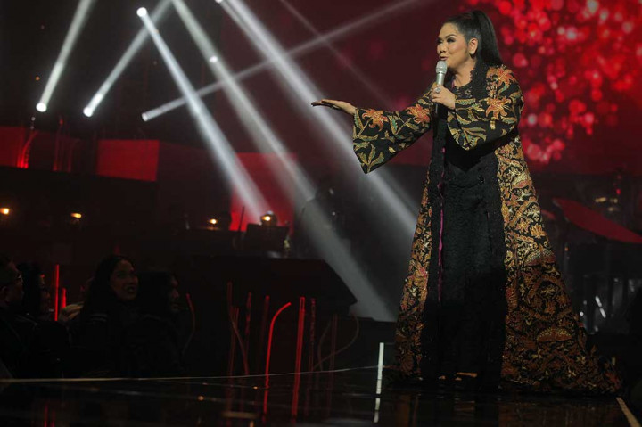 Penyanyi Vina Panduwinata tampil pada konser yang bertajuk 'September Ceria' di Jakarta, Jumat (8/9/2017) malam. 