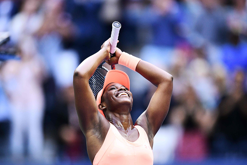 Petenis nonunggulan Sloane Stephens memenangi All-American final untuk tampil sebagai juara AS Terbuka 2017.