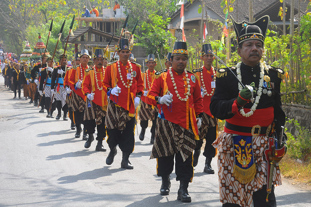 Tradisi kirab budaya tersebut untuk mengenang Ki Ageng Singoprono yang merupakan salah satu Kyai penyebar ajaran Islam melalui pendekatan budaya di tanah Jawa.