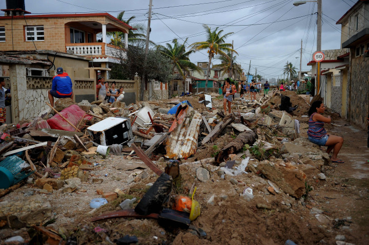 Sebuah pemukiman padat penduduk porak poranda setelah diterjang angin Badai Irma yang berkecepatan hampir tiga ratus kilometer per jam.