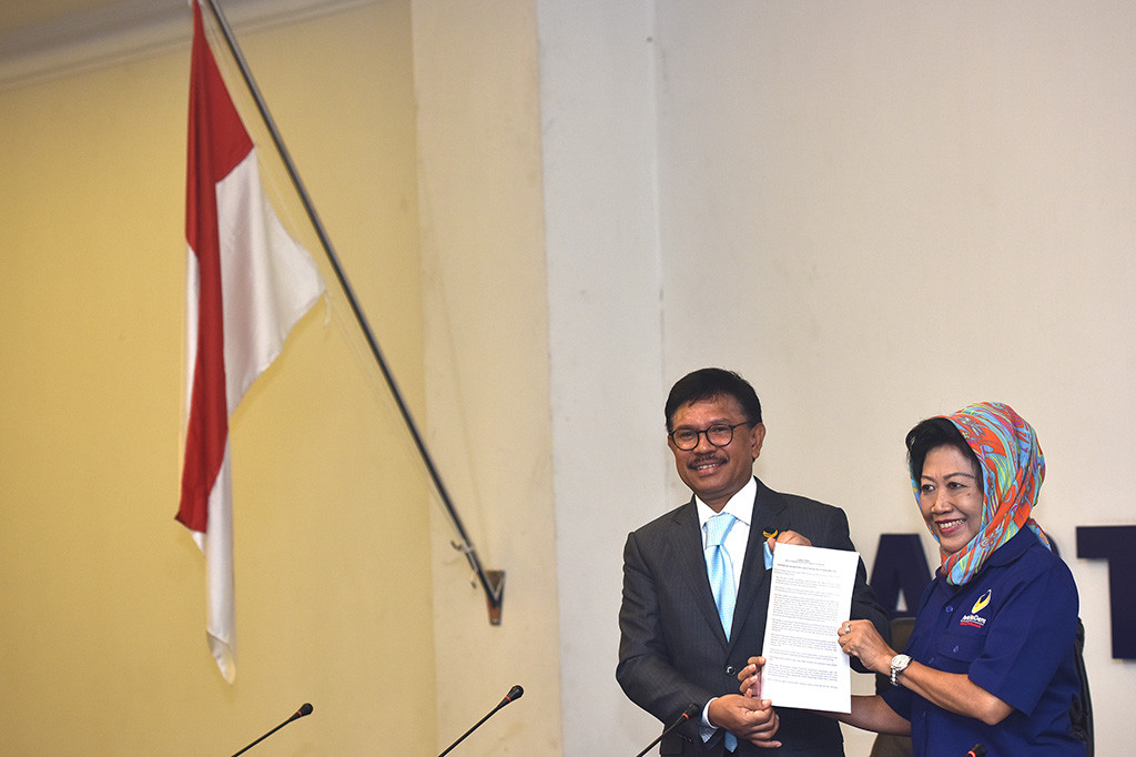 DPP Partai NasDem mendukung sikap Presiden dan Wakil Presiden dalam menanggapi adanya usulan pembekuan KPK yang menyatakan tidak akan membiarkan KPK diperlemah.
