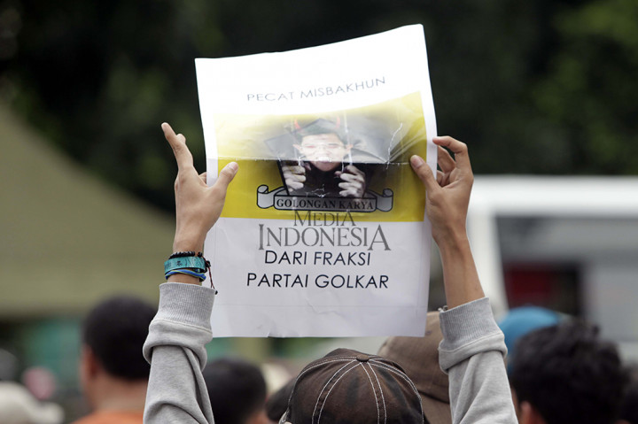 Unjuk rasa tersebut menuntut agar KPK memeriksa anggota DPR RI Komisi XI dari Fraksi Partai Golkar Muhammad Misbakhun karena diduga melakukan upaya pemerasan terhadap mitra kerja Komisi XI DPR RI.