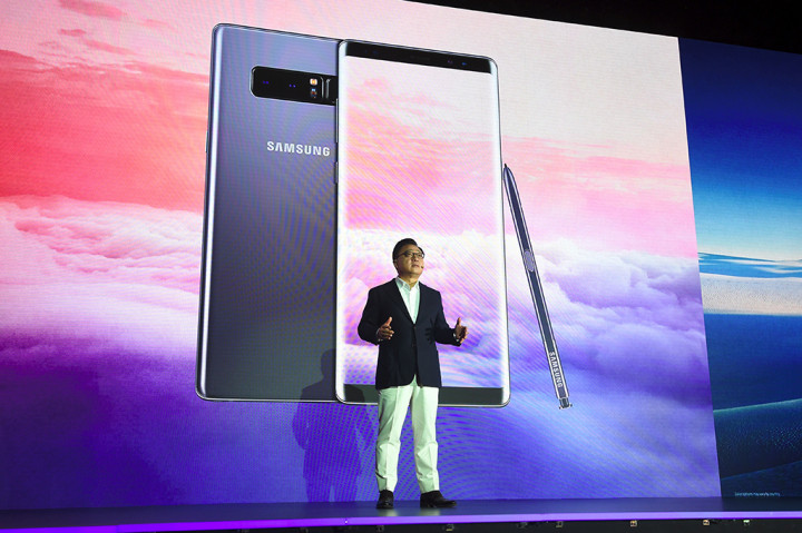 President Mobile Communications Business Samsung Electronics DJ Koh dalam peluncuran Samsung Galaxy Note 8 di Korea Selatan. Note 8 akan tersedia mulai 15 September, dengan harga 1.094.500 won (968 USD) di Korea Selatan.