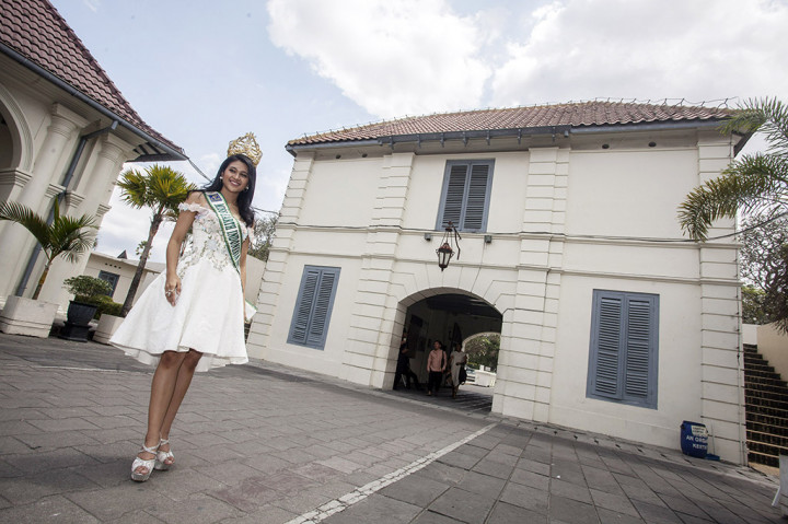 Perempuan yang fasih berbahasa Indonesia, Jepang, Prancis, dan Inggris ini akan mengusung tema Hamemayu Hayuning Bawono sebuah filosofi atau nilai luhur tentang kehidupan dari kebudayaan Jawa yang memiliki arti memperindah dunia. 