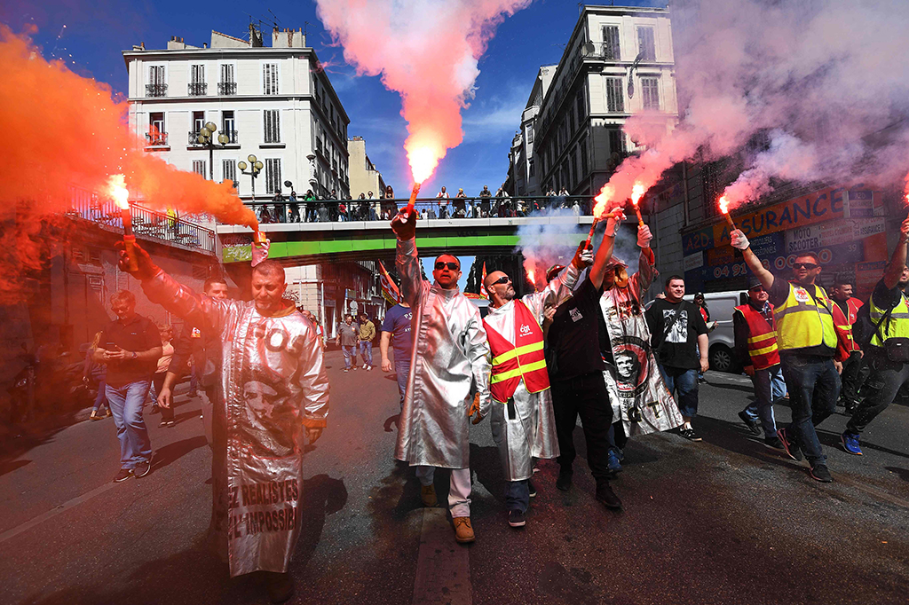 Sekitar 4.000 aksi mogok diserukan di bawah arahan serikat pekerja terbesar di Prancis, CGT. Para pekerja didesak berdemonstrasi di berbagai kota, dari Paris ke Marseille hingga Toulouse.