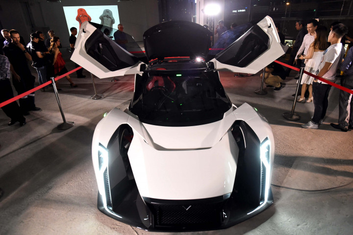 Tidak tanggung-tanggung, teknisi Singapura langsung merancang mobil listrik berupa hypercar yang teknologinya dikuasai Mercedes dan McLaren.
