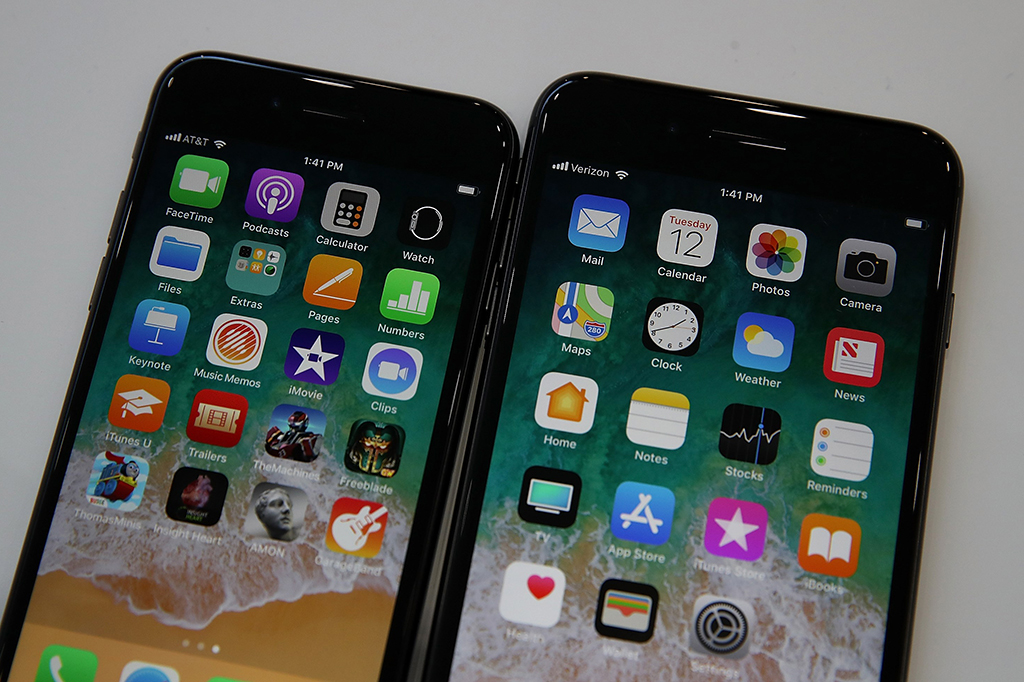 iPhone 8 masih berukuran 4,7 inch. Sementara iPhone 8 Plus punya bentangan 5,5 inch. Layar ini mengusung teknologi 3D Touch dan True Tone Display. Menghadirkan pengalaman sinematik.