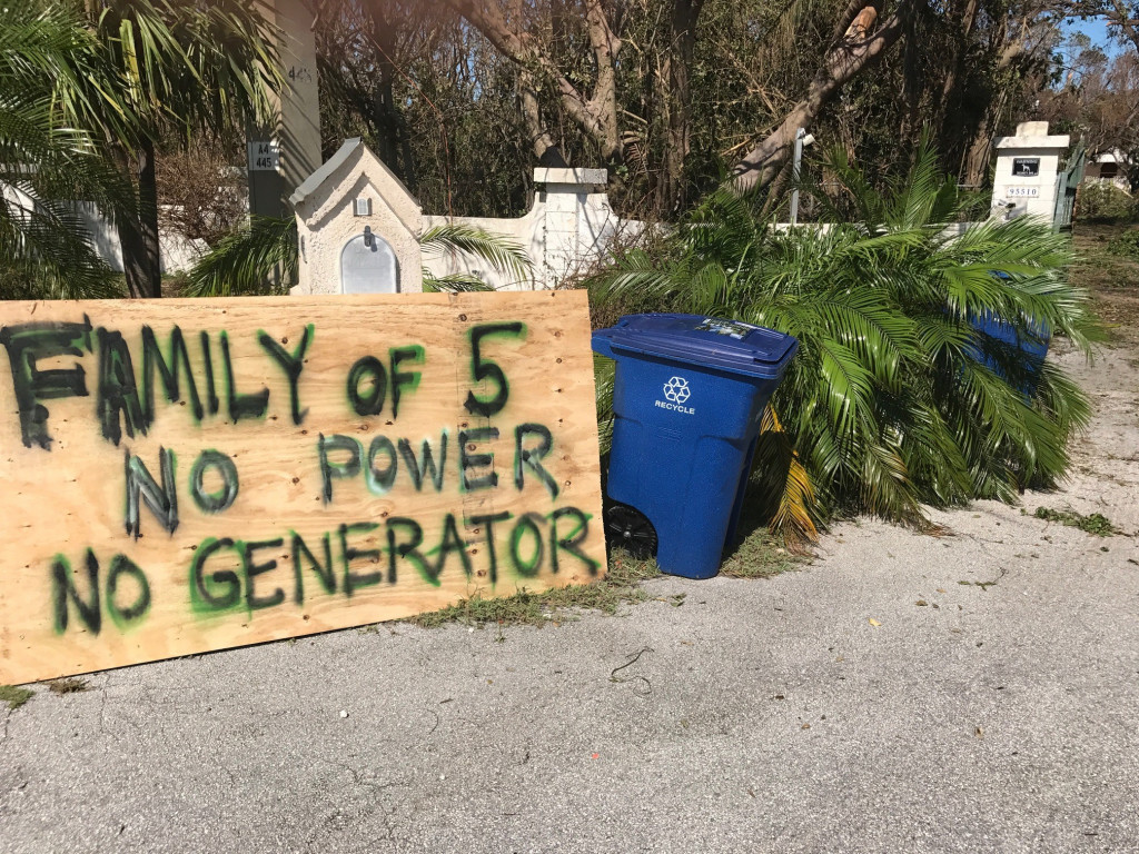 Pemberitahuan tentang kondisi sebuah keluarga di Key Largoi, Florida. Banyak warga lanjut usia yang membutuhkan bantuan makanan dan bakan bakar. Marc Serota/Getty Images/AFP