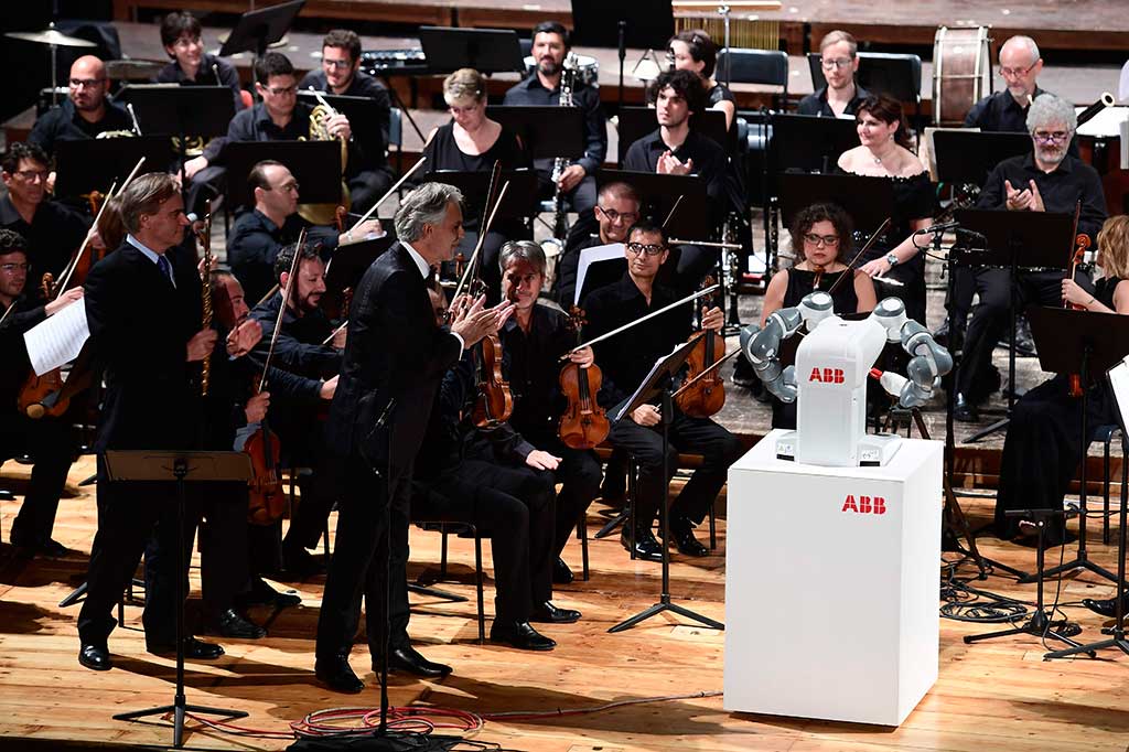 Sayangnya, robot tersebut tak dapat berimprovisasi dan setiap perubahan pada tempo dari musisi tentu akan membuatnya kacau. 