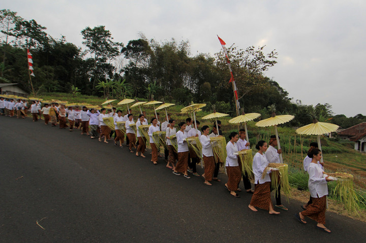 Seren taun dilaksanakan setiap tanggal 22 Bulan Rayagung sebagai bulan terakhir dalam perhitungan kalender sunda.