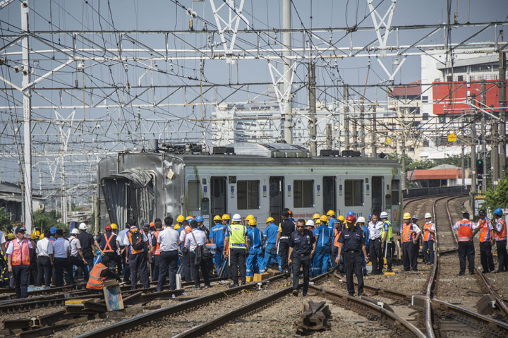Saat ini proses pemeriksaan jalur masih dilakukan oleh tim prasarana. Hal itu untuk memastikan keamanan jalur tersebut.