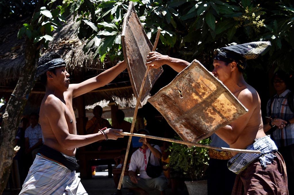 Namun, seiring perkembangan zaman kesenian inipun nyaris punah.