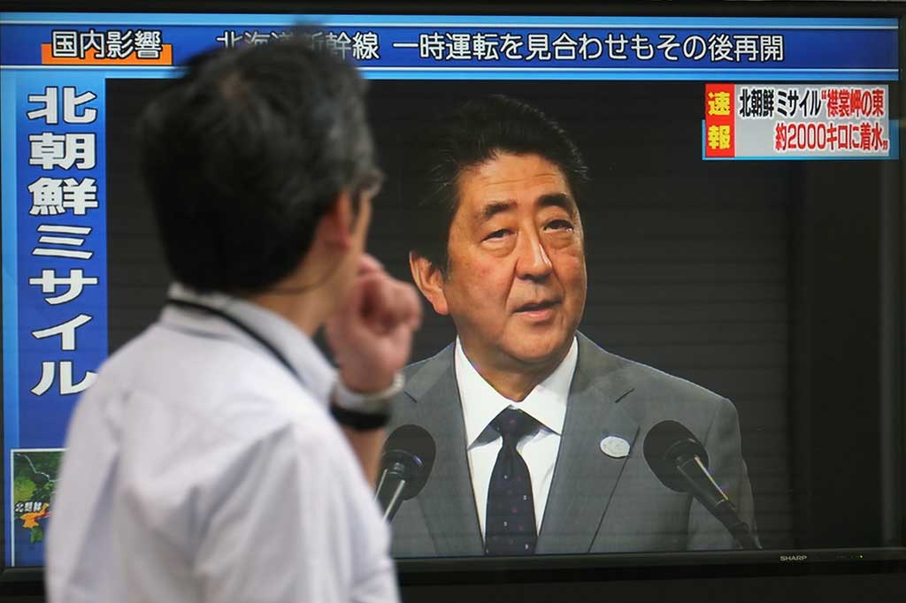 Menanggapi peluncuran rudal tersebut, PM Jepang Shinzo Abe menyatakan bahwa Tokyo tidak akan mentolerir tindakan provokatif berbahaya Korut yang mengancam perdamaian dunia. 