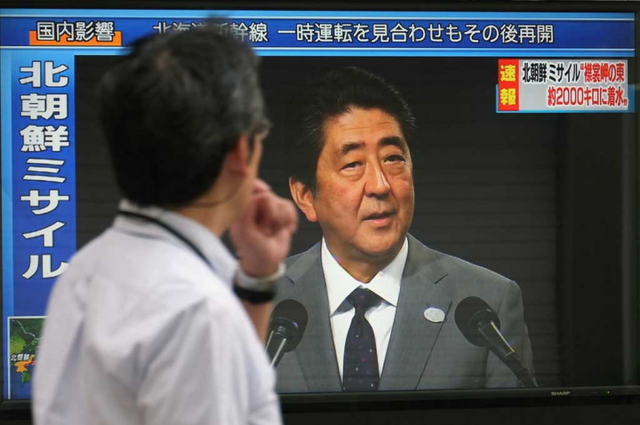 Menanggapi peluncuran rudal tersebut, PM Jepang Shinzo Abe menyatakan bahwa Tokyo tidak akan mentolerir tindakan provokatif berbahaya Korut yang mengancam perdamaian dunia. 