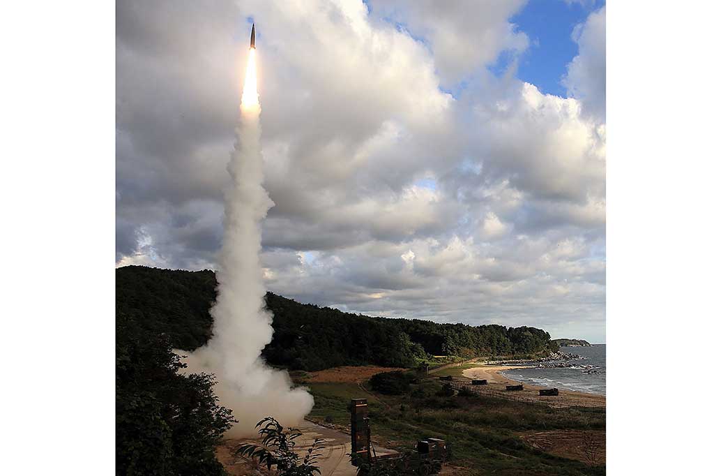 Rudal Hyunmu-2 menempuh jarak 250 kilometer ke Laut Timur, nama Korea untuk Laut Jepang - sebuah lintasan yang sengaja dipilih untuk mewakili jarak ke lokasi peluncuran di Sunan, dekat bandara Pyongyang.