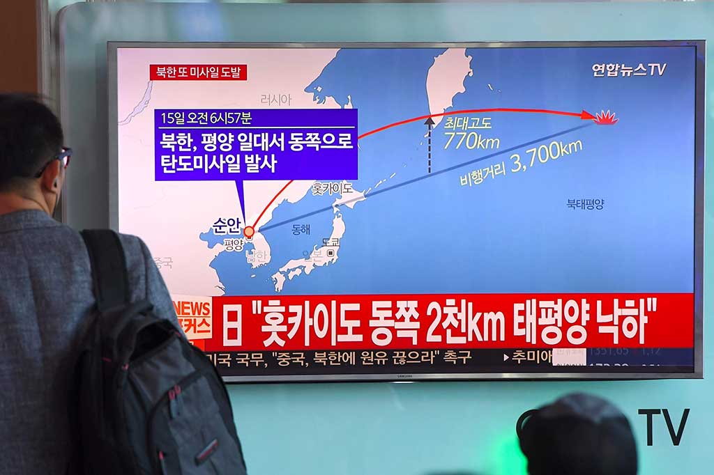 Rudal tersebut melesat sejauh 3.700 kilometer pada ketinggian 770 km melewati Pulau Hokkaido, Jepang, dan jatuh di Samudera Pasifik.