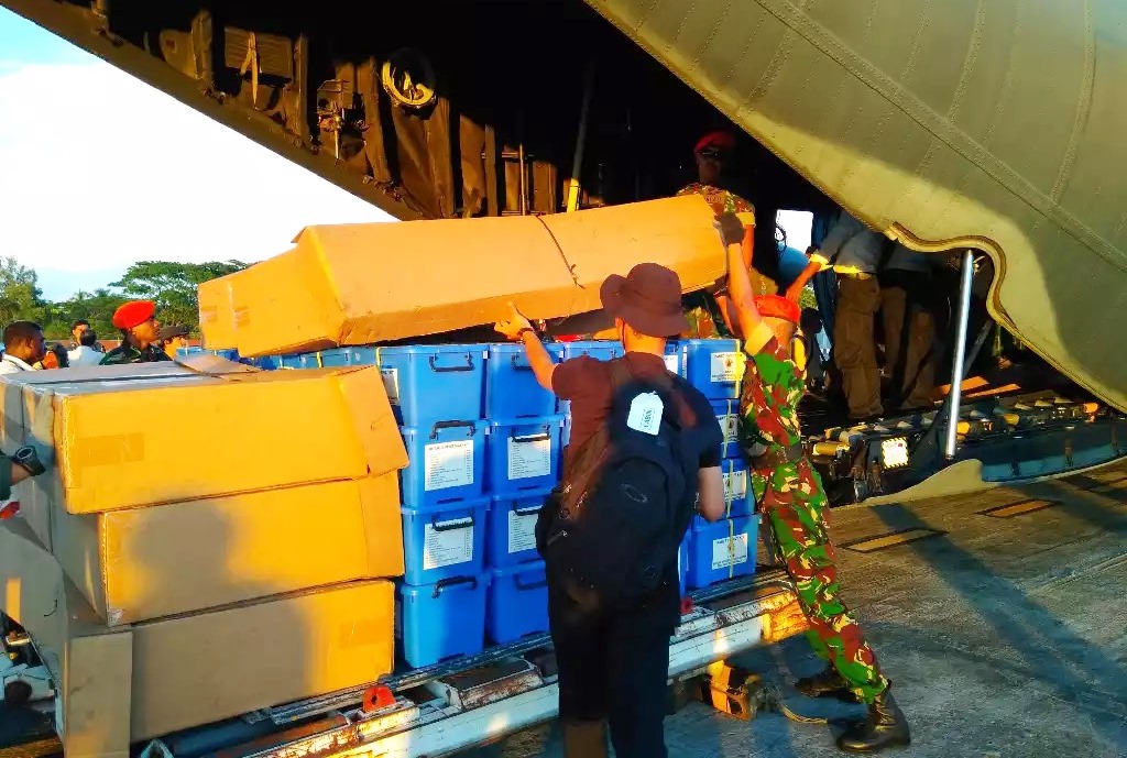 Penyalurannya ke kantong-kantong pengunsian etnis Rohingya dilalukan pemerintah Bangladesh dan UNHCR.