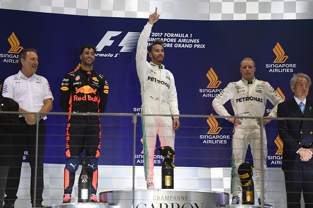 Posisi kedua ditempat pebalap Red Bull, Daniel Ricciardo, yang terpaut 4,507 detik dari Hamilton. Adapun urutan ketiga dihuni pebalap Mercedes, Valtteri Bottas