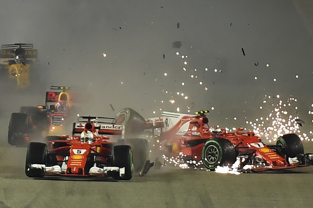 Nasib sial menimpa duo Ferrari, Sebastian Vettel dan Kimi Raikkonen, di awal balapan. Kedua pebalap tersebut terpaksa menyelesaikan balapan lebih cepat karena mengalami insiden tak lama selepas start.