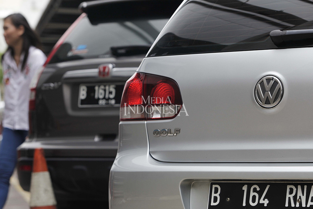 Pada Jumat (22/9) mendatang KPK akan melelang 19 mobil, 1 sepeda motor, tanah dan berbagai barang lainnya seperti perhiasan sebagai barang berharga hasil sitaan kasus korupsi.