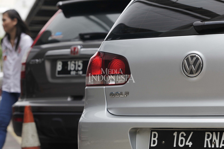 Pada Jumat (22/9) mendatang KPK akan melelang 19 mobil, 1 sepeda motor, tanah dan berbagai barang lainnya seperti perhiasan sebagai barang berharga hasil sitaan kasus korupsi.