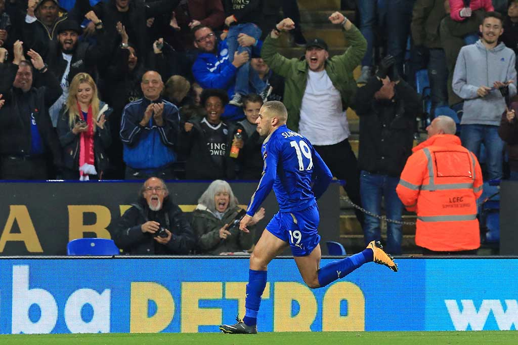 Pemain Aljazair Islam Slimani membukukan gol kedua bagi tuan rumah, lewat tembakan kaki kiri yang tertuju ke sudut atas gawang pada menit ke-78.